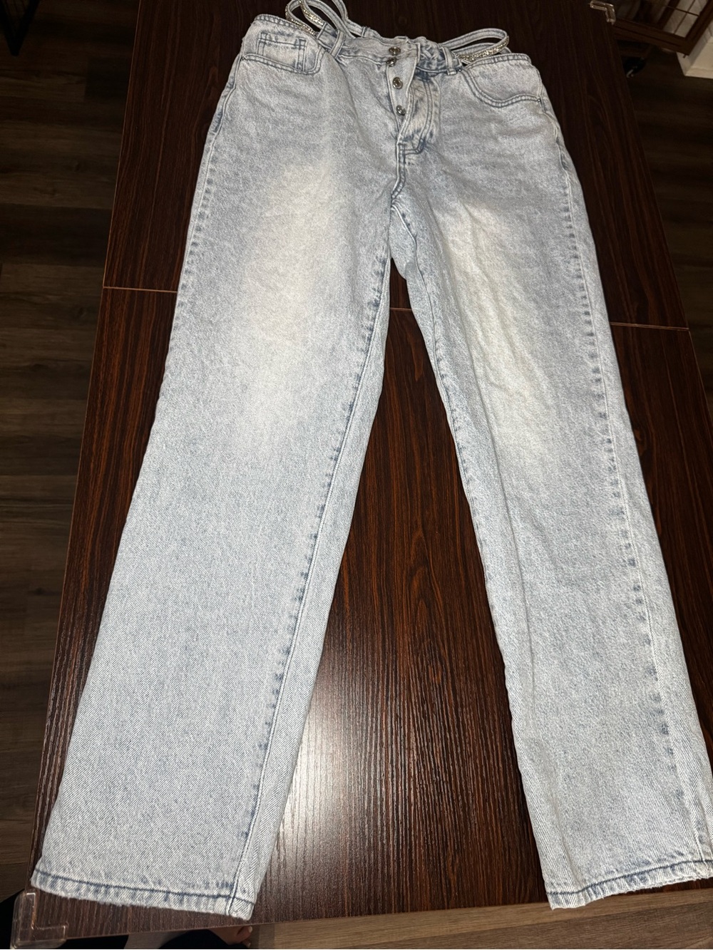 PacSun Light Wash Straight Leg Jeans - Classic Denim with Studded Detailed Sides